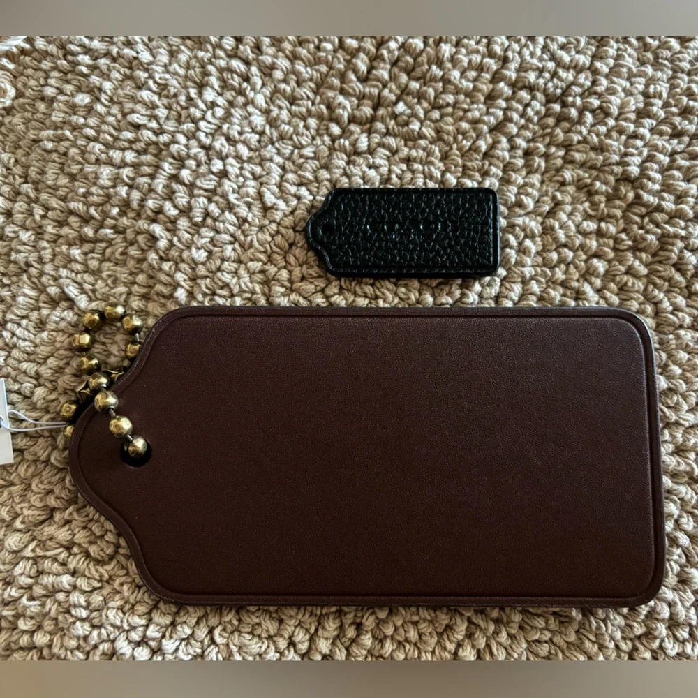 Coach X Large Embossed Leather Hang Tag - Picture 4 of 6